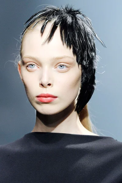 Look 16